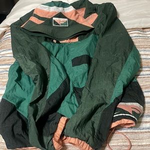 Size Nike stylish windbreaker with the hat to match